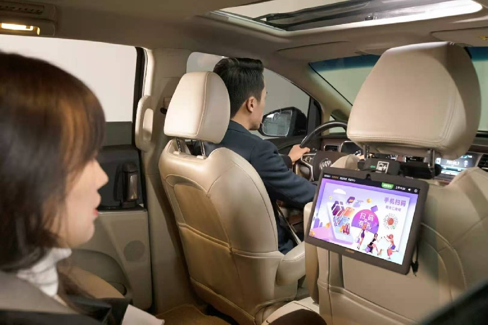 2024 Comparison of Taxi Advertising Player Screens: LCD vs. Touch Screen 2024 Comparison of Taxi Advertising Player Screens: LCD vs. Touch Screen